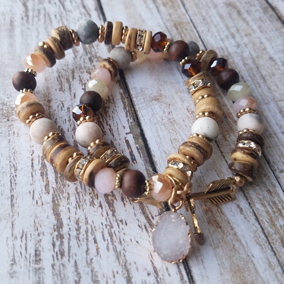 Chic by the Beach Jewelry - Stone/arrow/druzy stretch bracelet